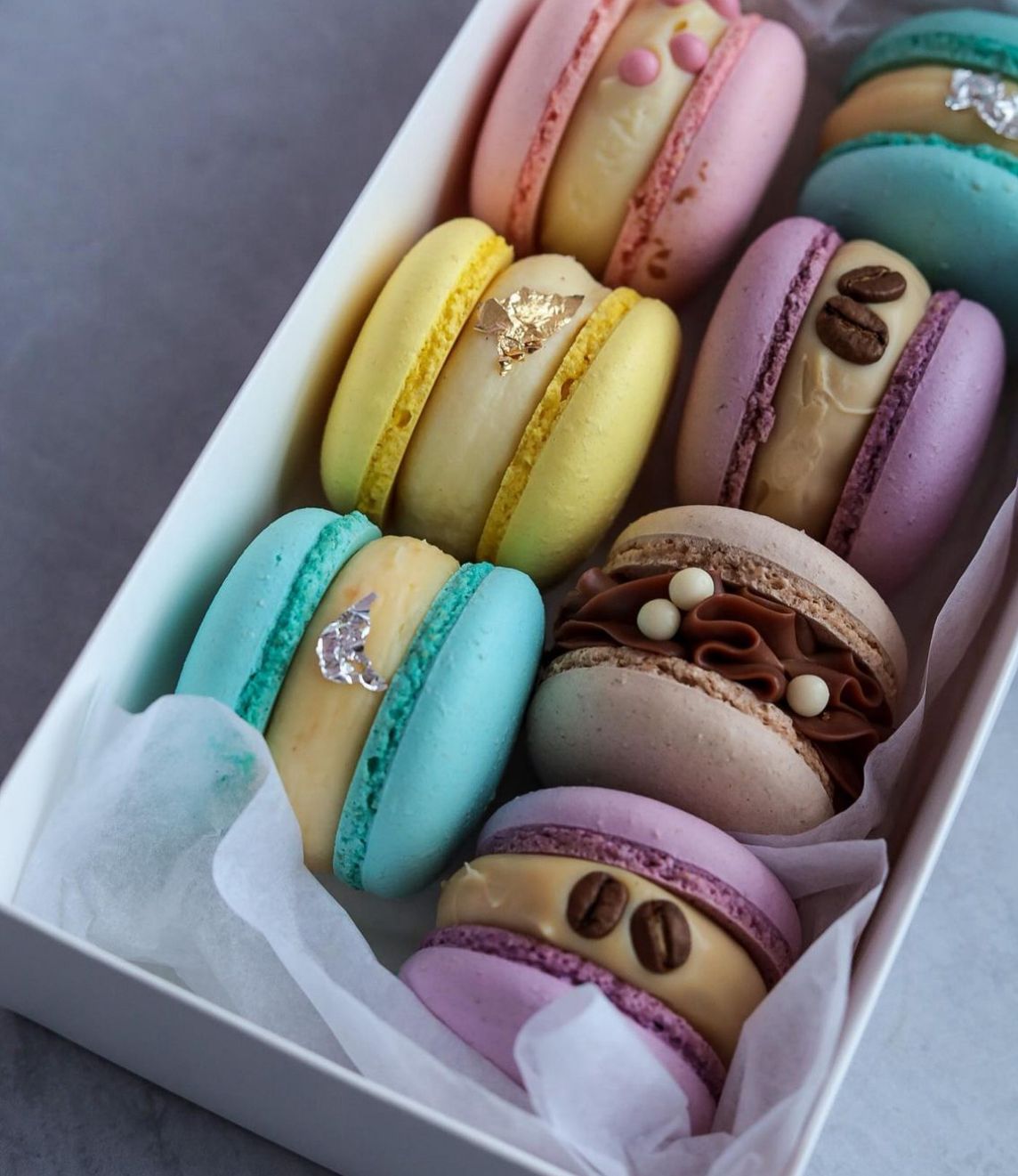 Assorted Macaron Delight: 8-Pack Featuring 4 Exciting